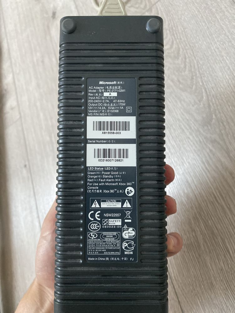 Vand xbox 360 fat 60GB