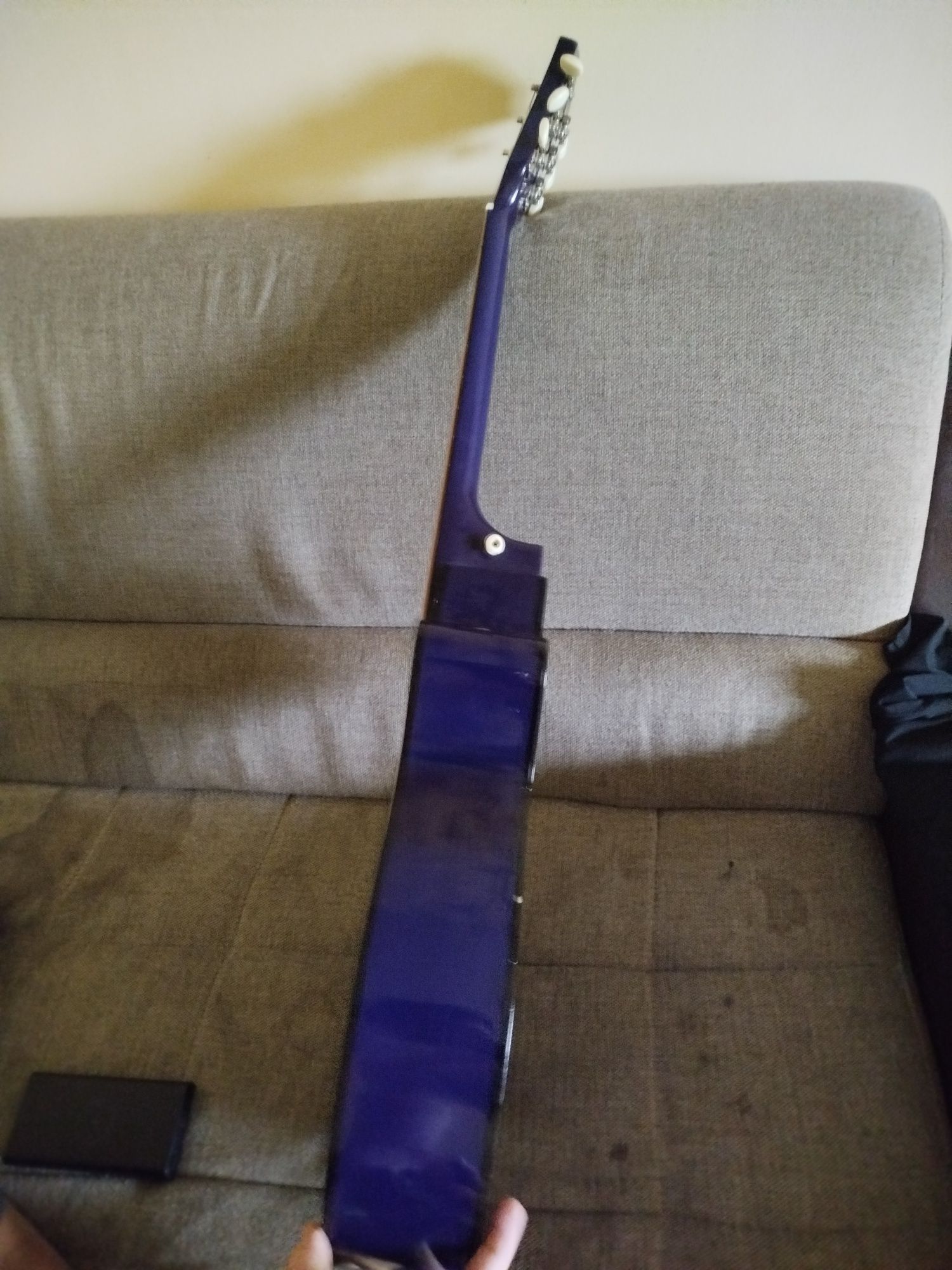 Gitara sotiladi 50$