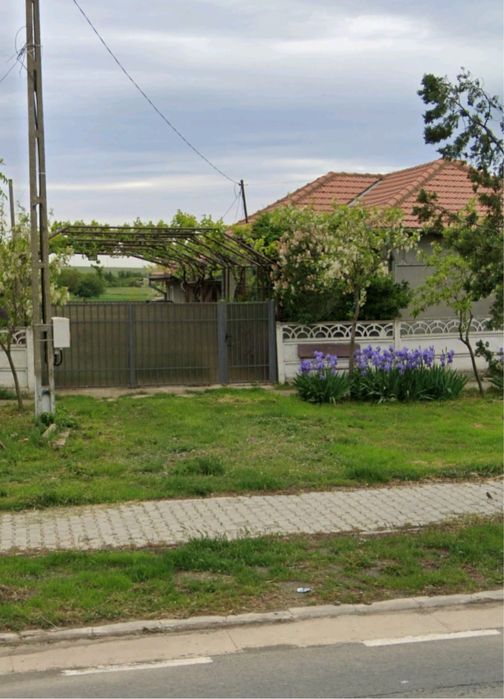 Casa de vanzare la tara 1824 m2