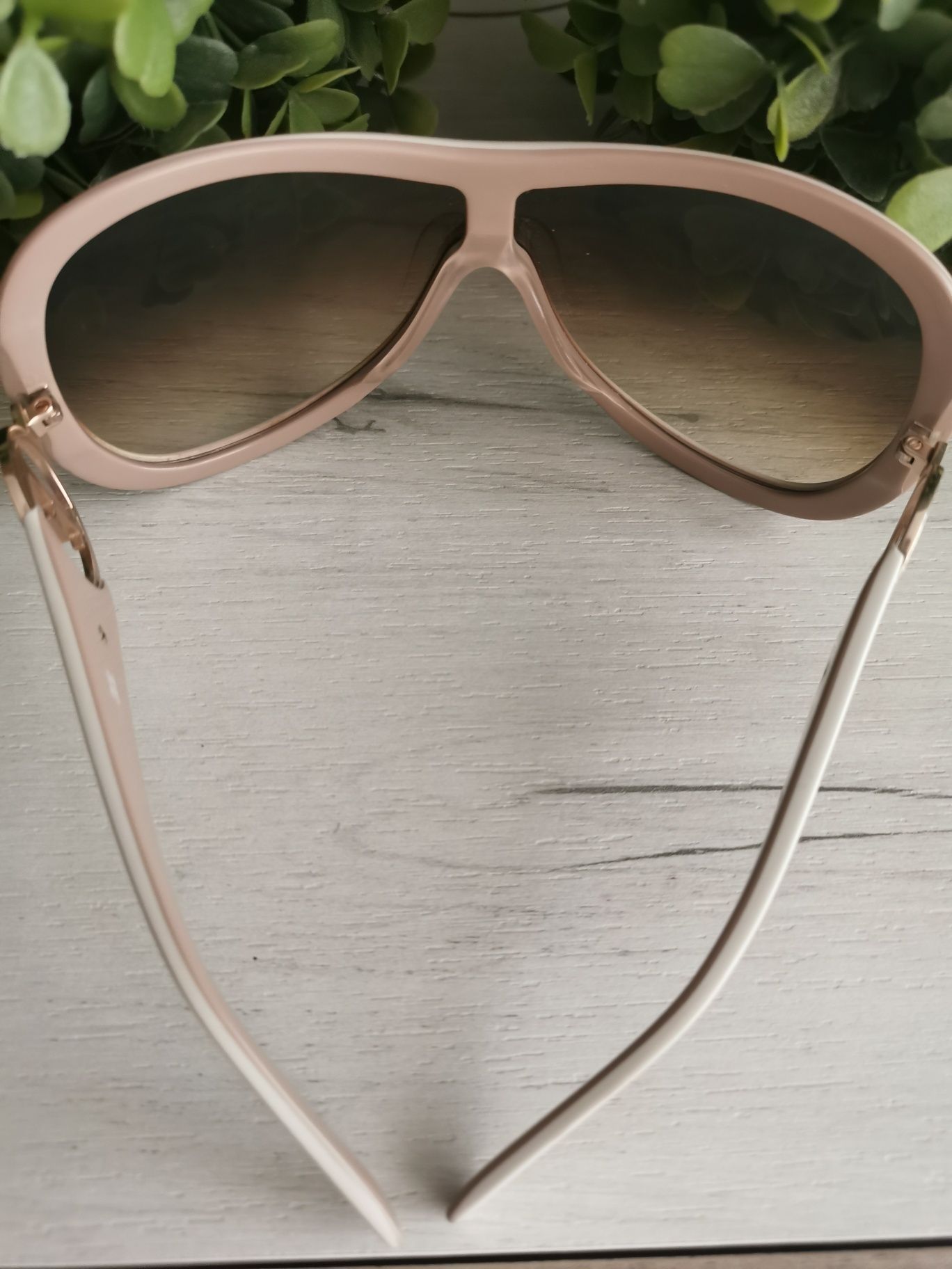Оригинални слънчеви очила на Ferre