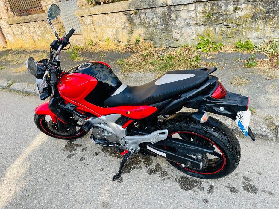 Suzuki gladius sv650 53kw A 15.200km