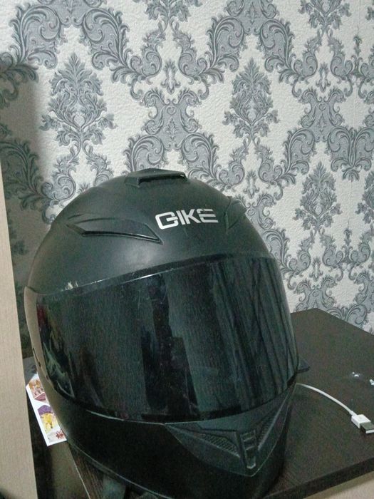 На шлем гарантия нету