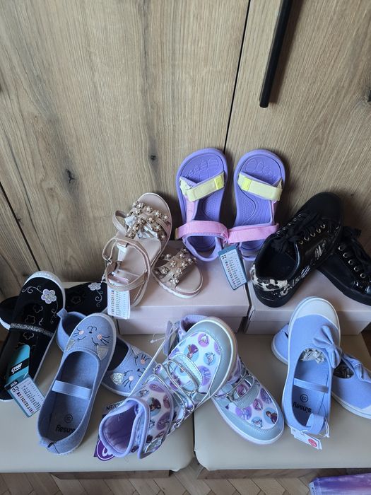Нови боти frozen Lc Waikiki,гуменки sinsay,сандали sprandi
