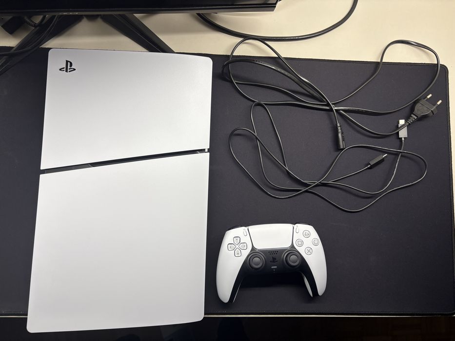 Playstation 5 slim digital edition с две игри