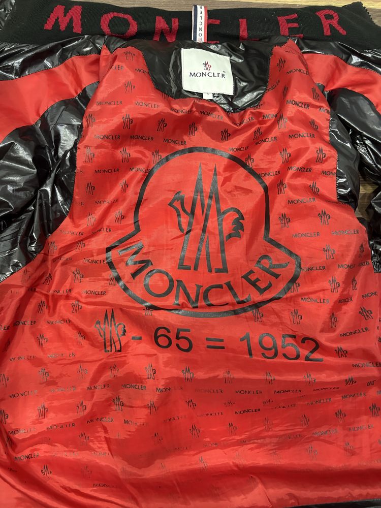 Moncler Елек