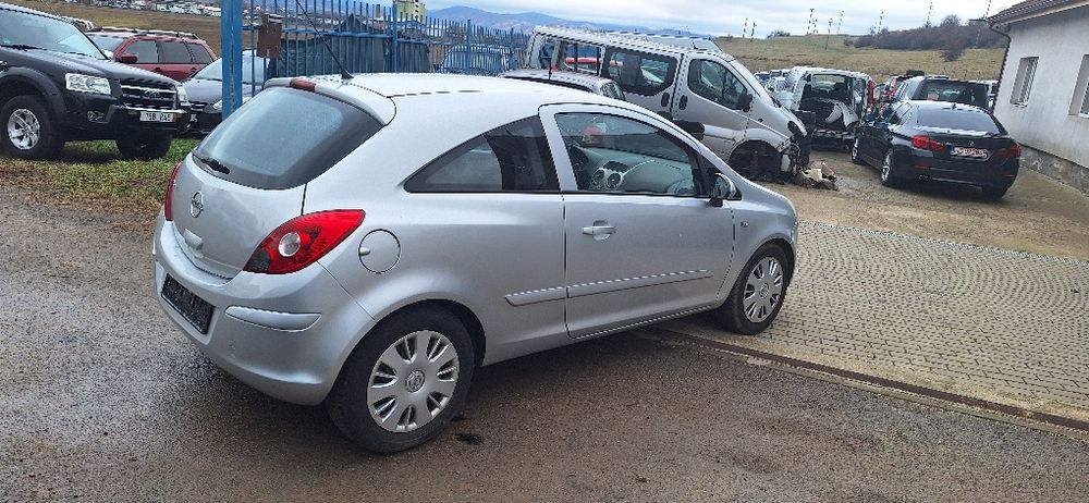 Opel corsa 1.2 benzină cutie automata