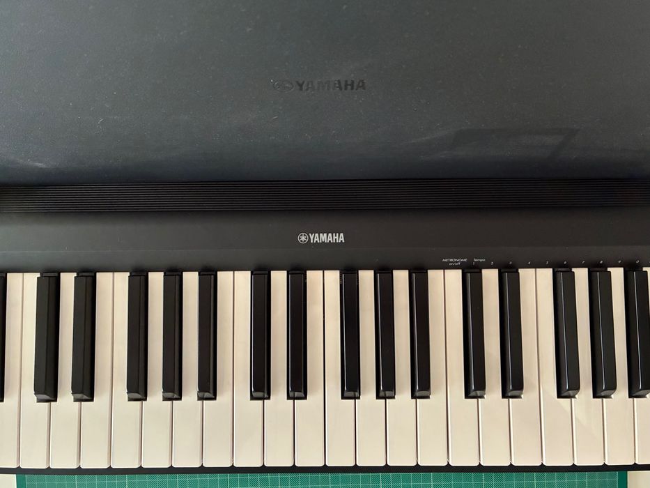 Yamaha P-145B - 88 клавиша, перфектно състояние + педал и покривало