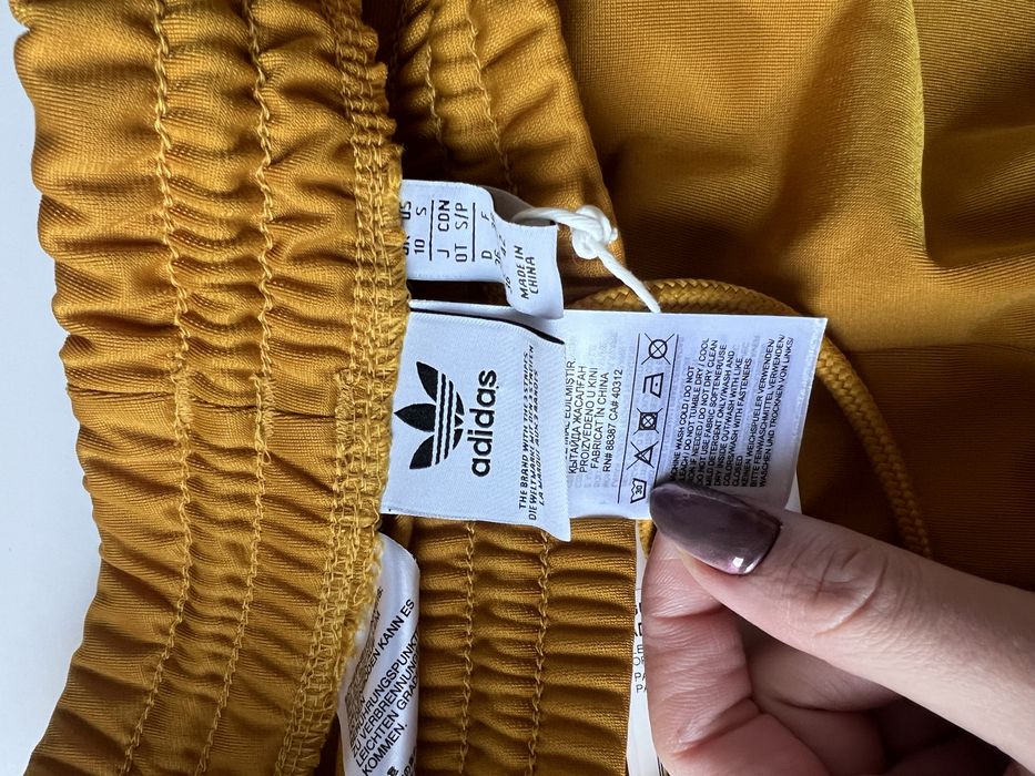 Чисто нови панталони на Adidas