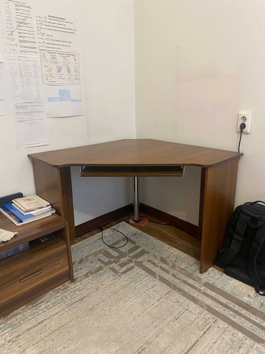 Угловой стол, компьютерный стол