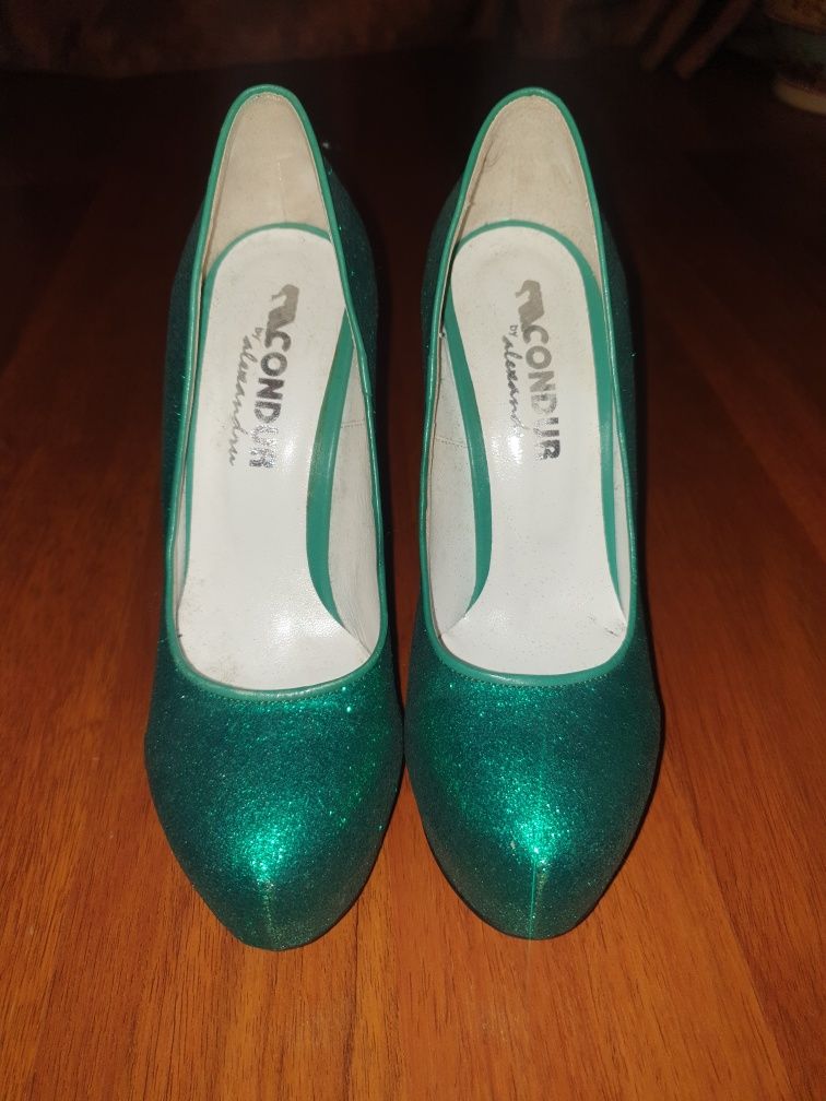 Vand pantofi eleganti din sclipici verde