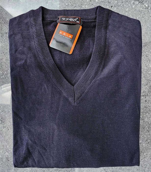 Стилен тъмносин мъжки пуловер