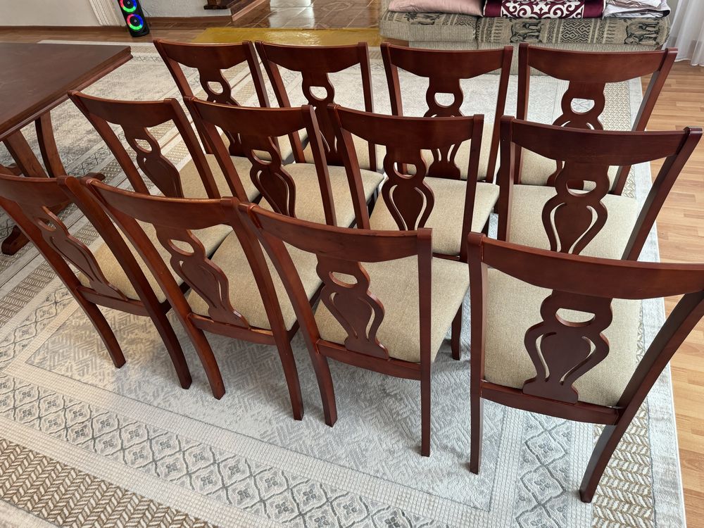 Стол со стульями (24 штуки)