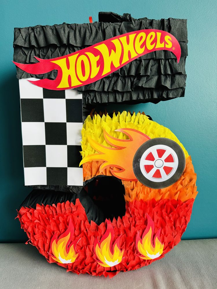 Hot wheels пинята