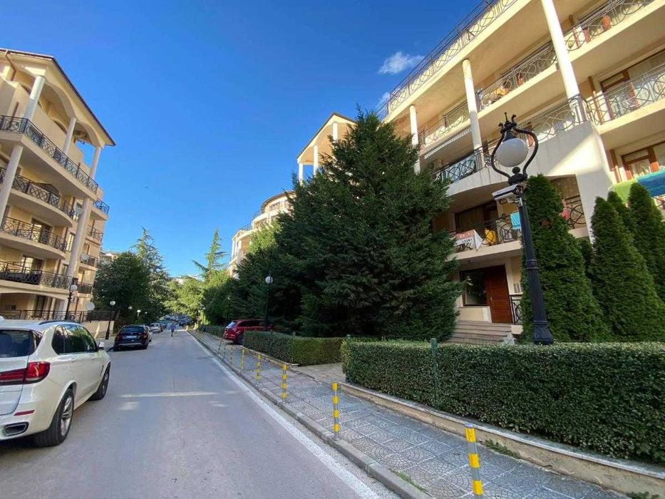 Продава се обзаведен тристаен апартамент/ 121м²/к.кЗлатни пясъци/Варна