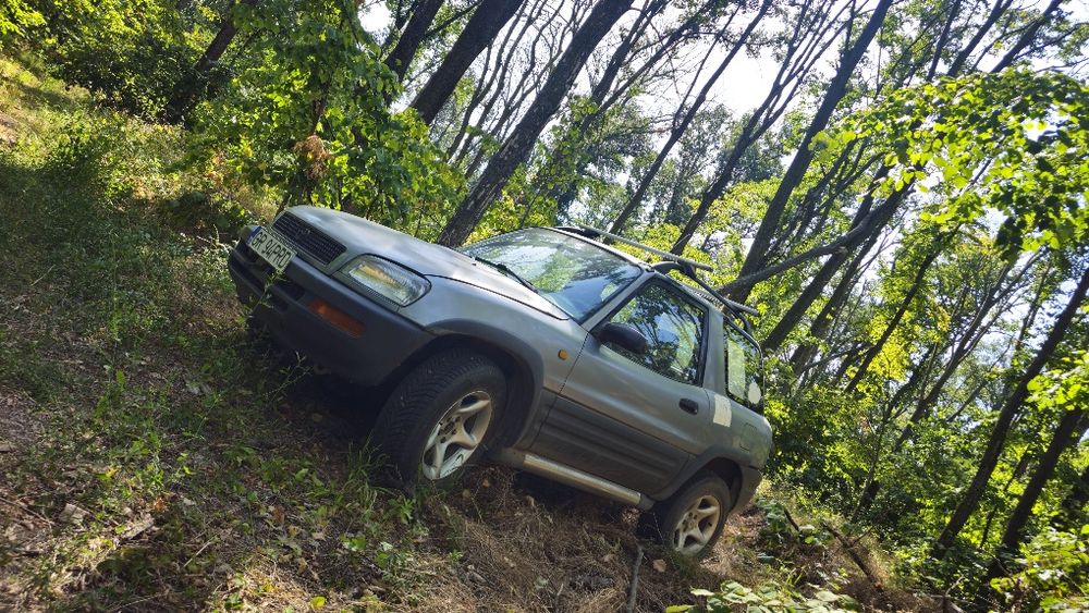 Toyota rav4  4x4/ schimb cu logan