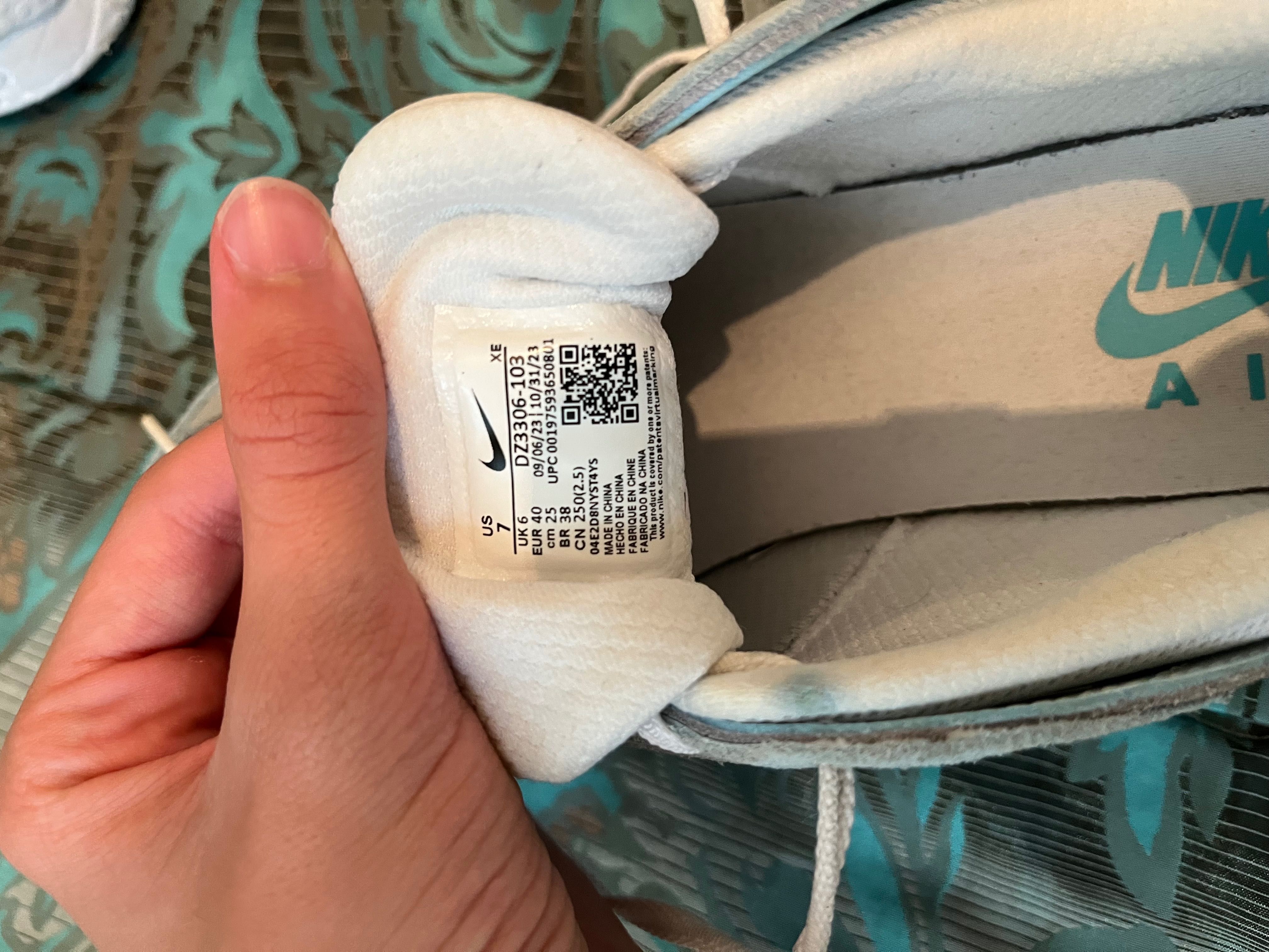 Синьо-бели nike обувки