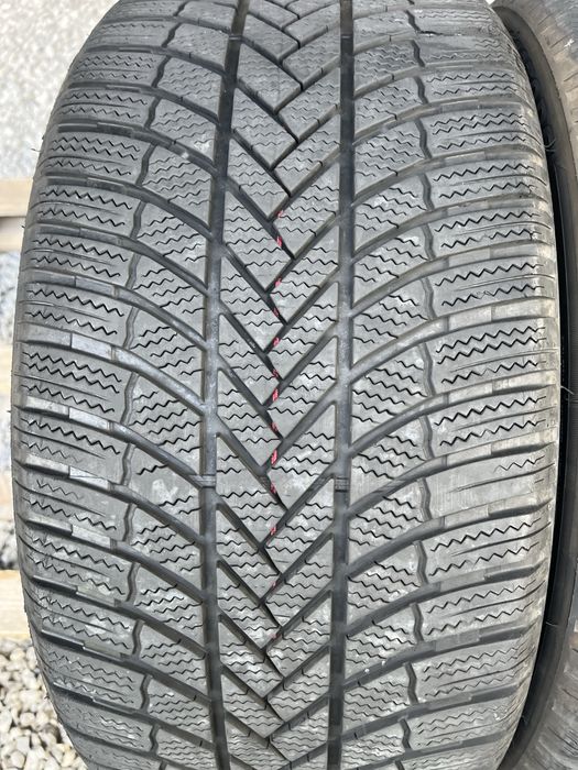 2бр 245/40/19 на 5,7мм с 23дот