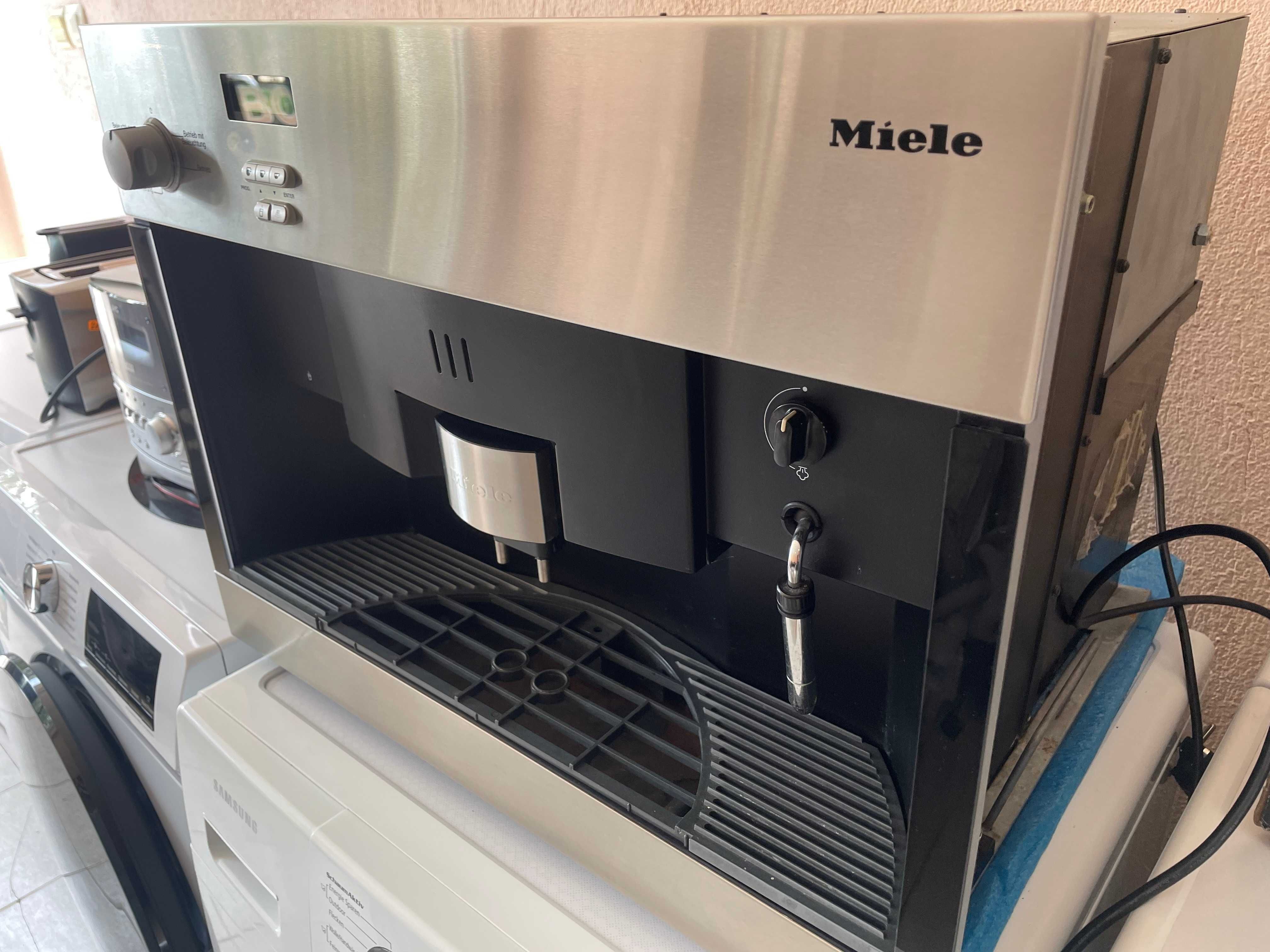 Кафе машина за вграждане Miele
