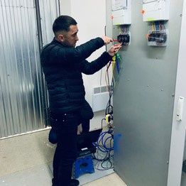 Elektrik Mantaj ishlarini qilamiz Zavod Ofis Uchastka Maktab