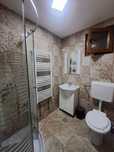 Apartament la curte de inchiriat