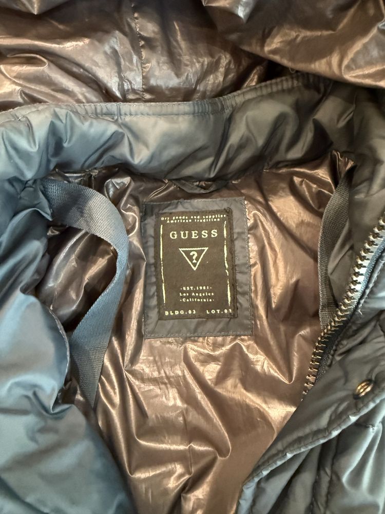 Продавам пухено яке guess