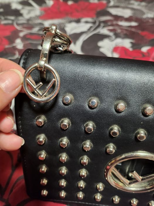 Чантичка Fendi Roma