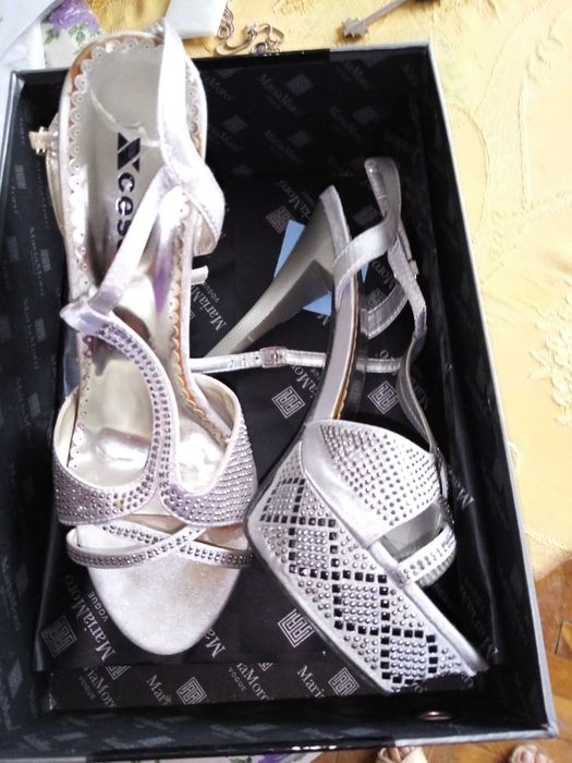 вниманието на абиторенките,шик обувки