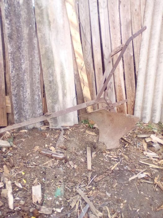 Vând plug și grapa de fier pentru tracțiune animala