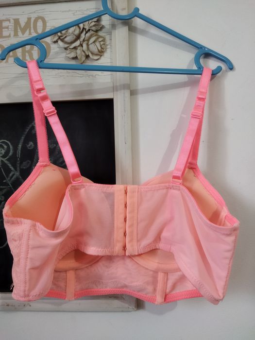Sutien bustiera din dantela roz mărimea S-M reglabila