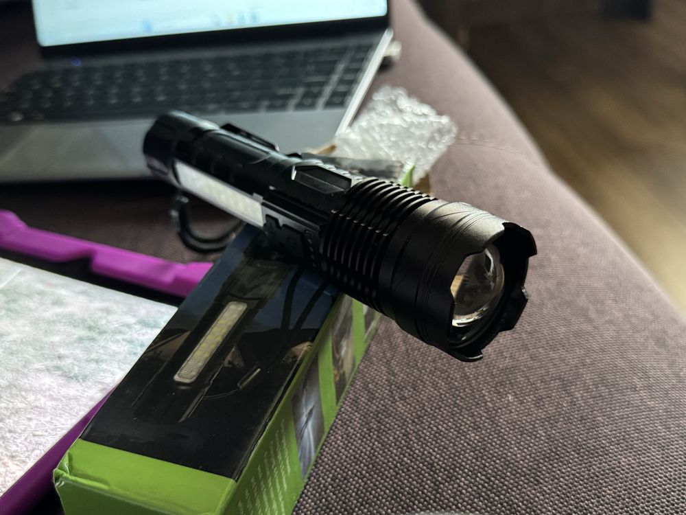 Lanterna puternica/Antishock 20000Lm Led cu Zoom-Cadou