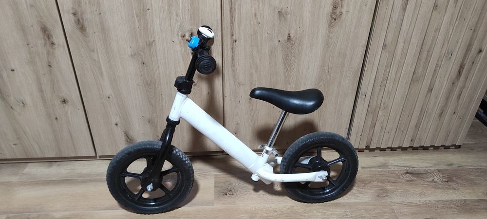 Bicicleta fara pedale pt copil 2-4 ani