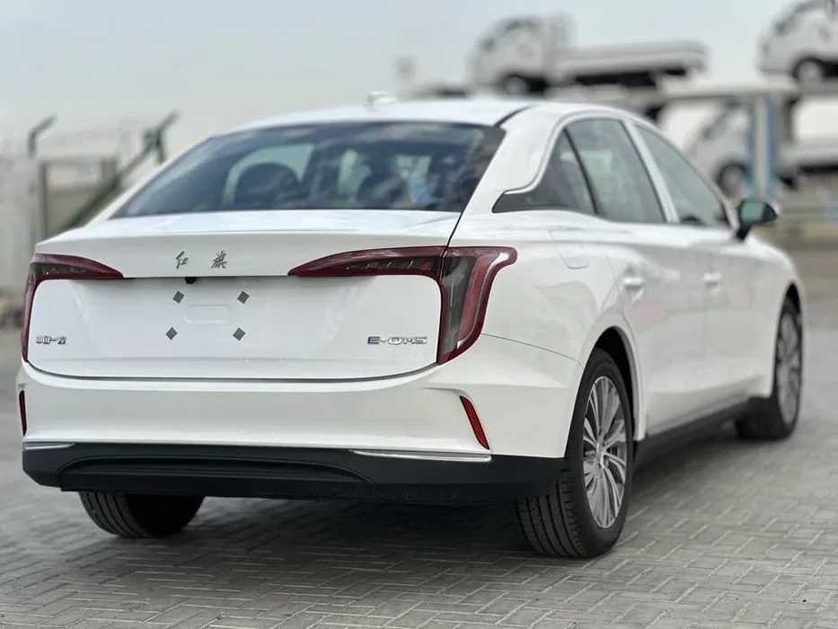 Hongqi e-qm5 610km