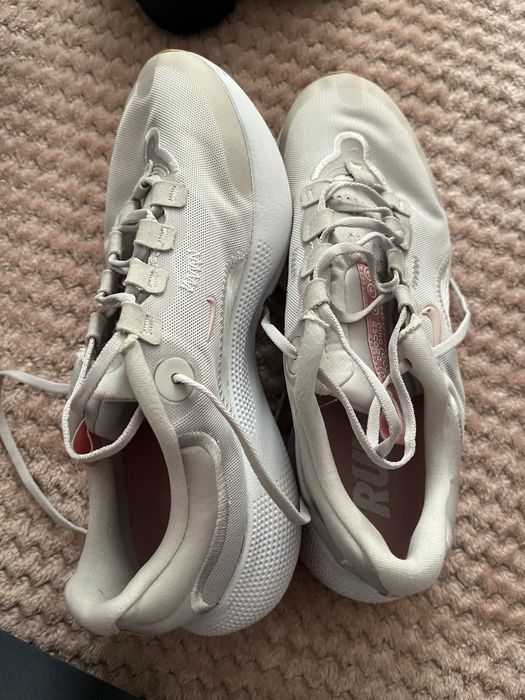 Маратонки Nike и Adidas