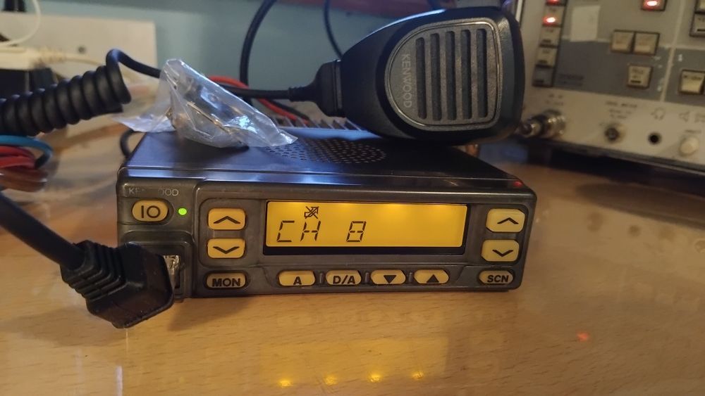 Радиостанция Kenwood