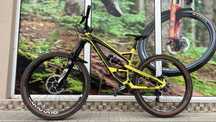 YT Capra CF Comp/27.5/M