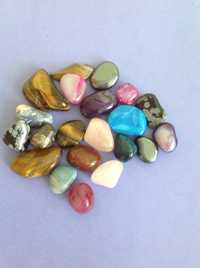 Декоративни цветни камъни