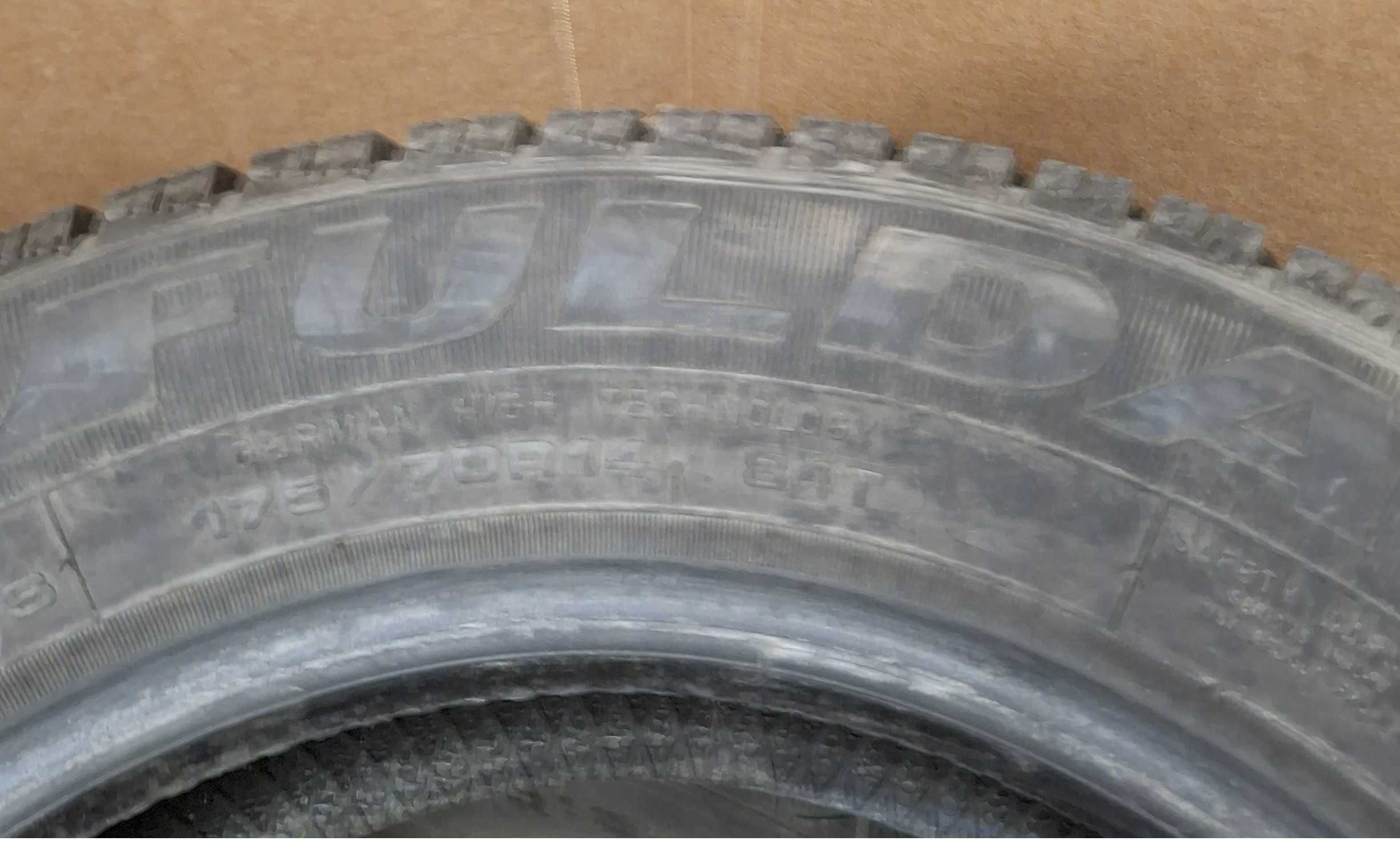 Зимни гуми : 4 бр. 225/50/17 и 3 бр. 175/70 R14
