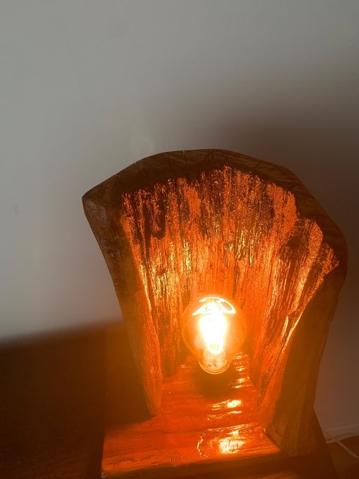 Veioza handmade din lemn natural