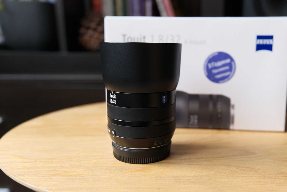Zeiss Touit 32mm f/1.8 за Fujifilm