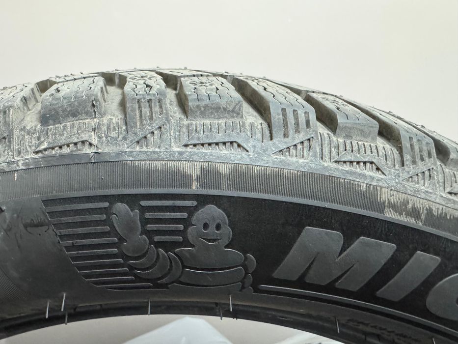 MICHELIN X-Ice North 4 SUV 275/50 R21 c шипами.