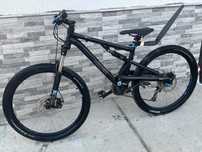 Bicicletă MTB full suspensión