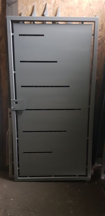 Porți  pietonale și auto