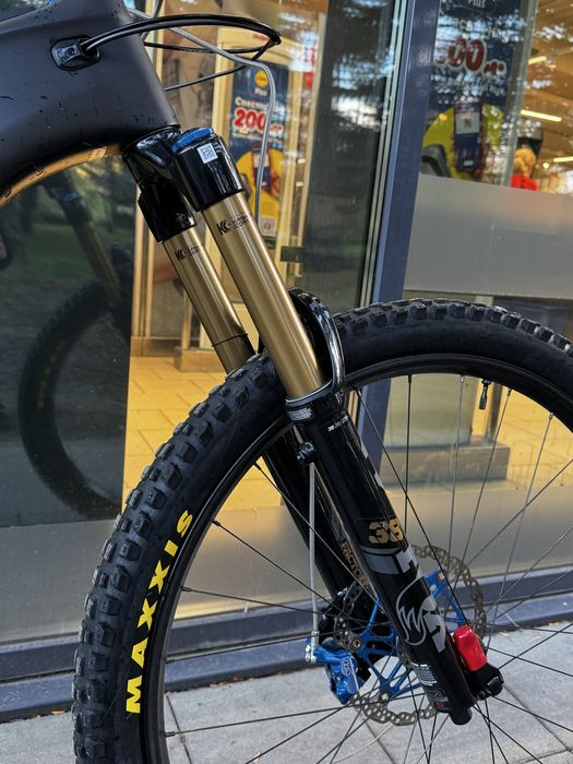 Fox 38 Kashima Factory Float 170 Grip2