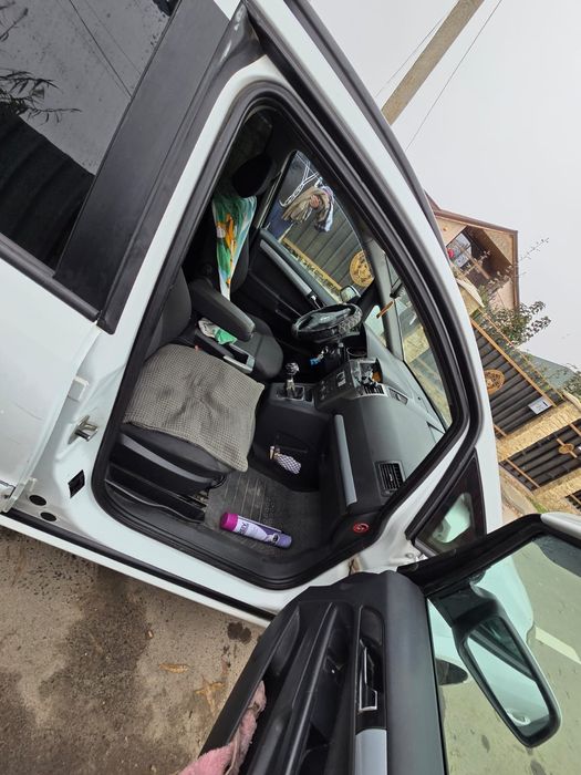 Vând Opel Zafira 1.9TDCI