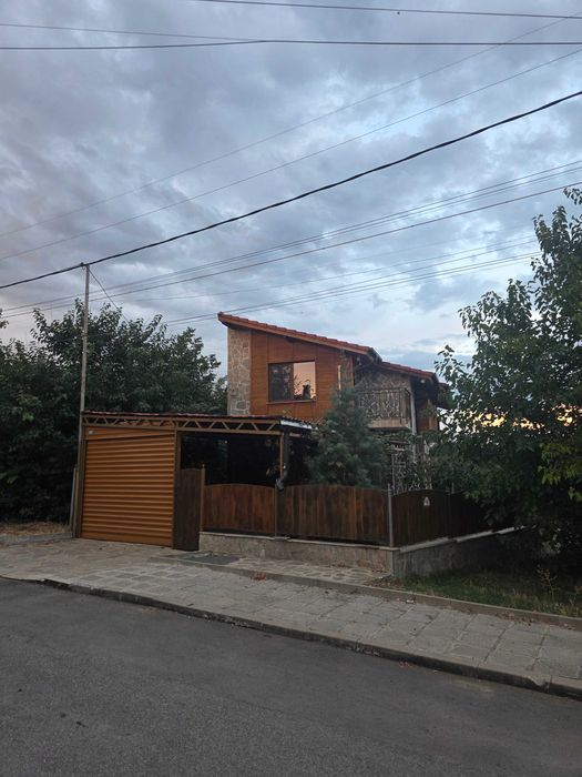 Собственик продава къща с двор,  4 спални в с.Каменар, Поморие