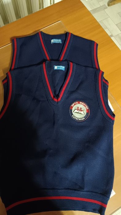 Продам  2 жилетки