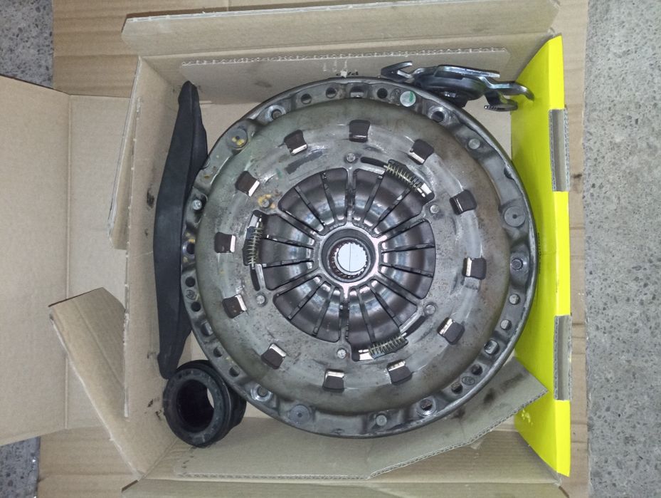 Vând kit ambreiaj+volantă