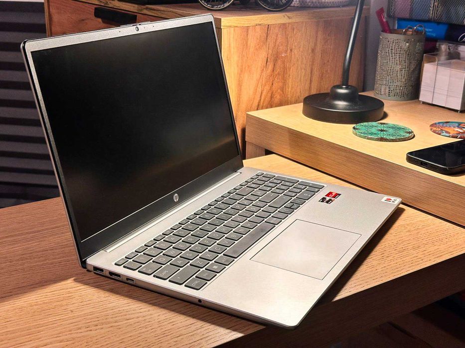 Oferta Black Friday Laptop HP 15-fc0018nq, AMD Ryzen 5 7520U