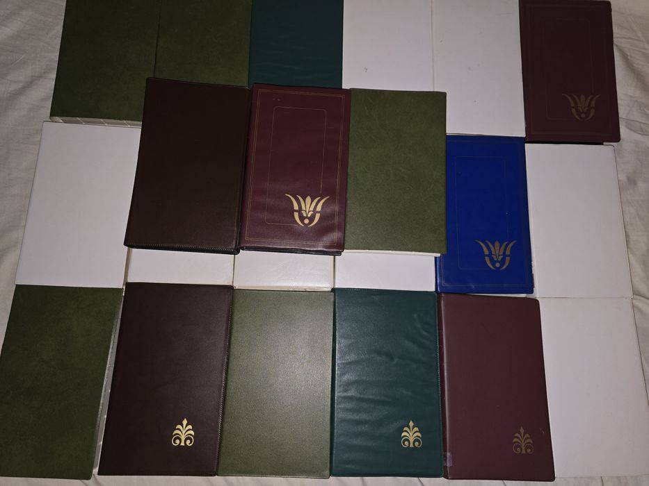 Set cu 50 de carcase de plastic,tip carte,pentru casete VHS,100 lei