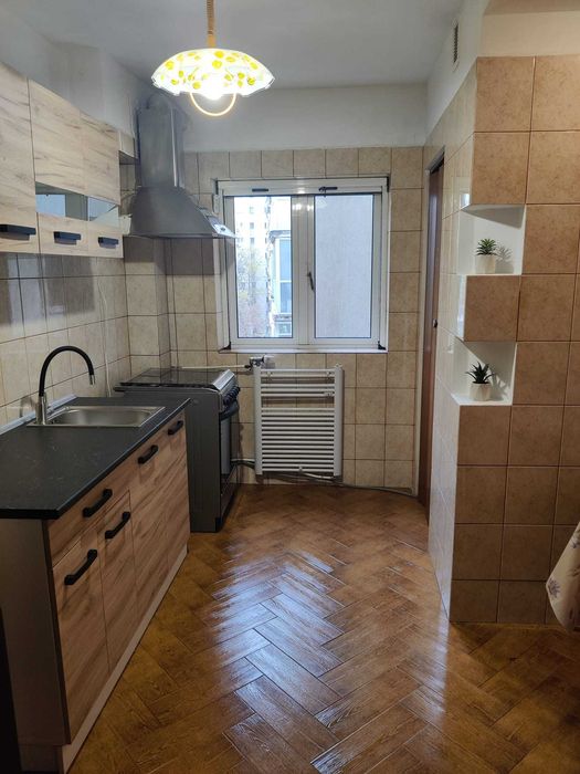 Închiriez apartament trei camere Drumul Taberei Moghioroș Linia 41